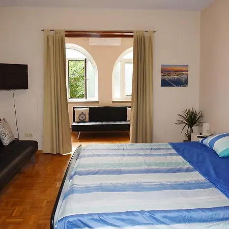 Downtown Korina アパート ザダル