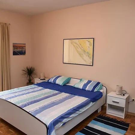 アパート Downtown Korina